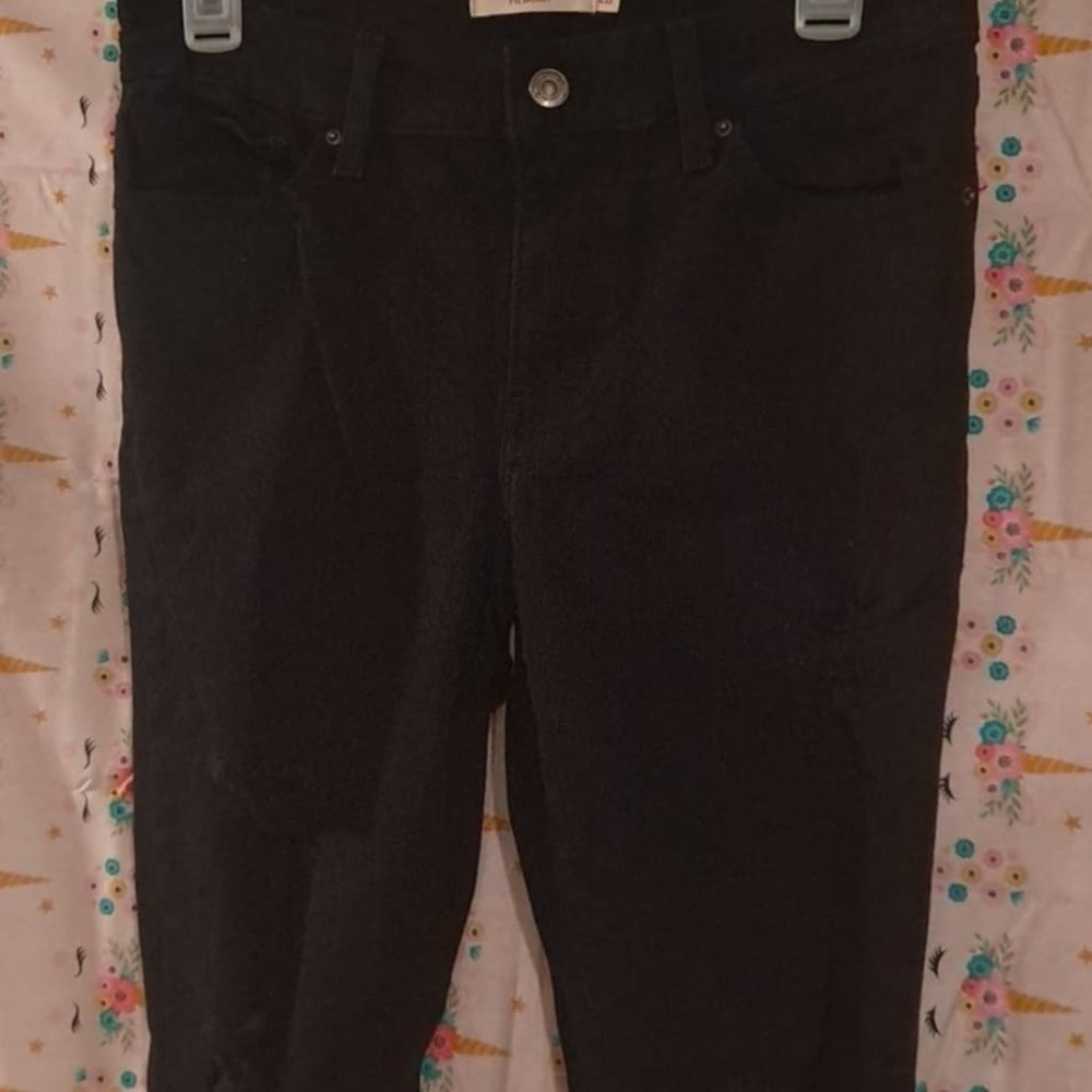 Levis Ripped Skinny Jeans.